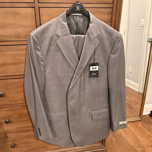 Joseph Abboud suit (NWT)